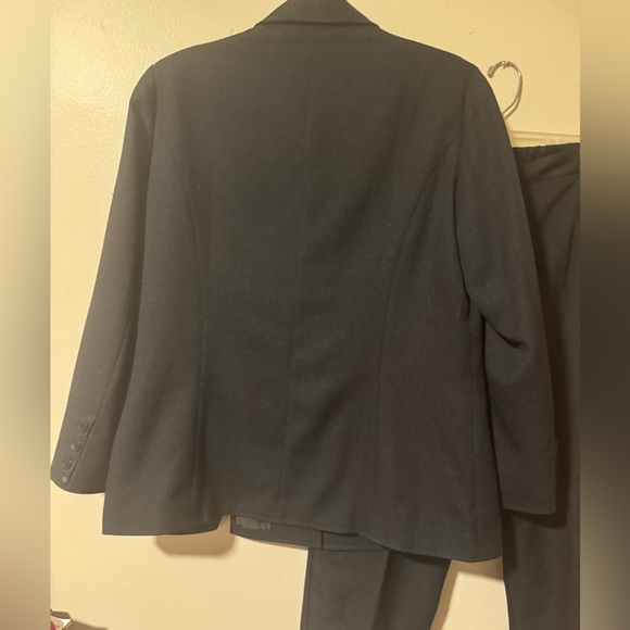 Pantsuit - Picture 3 of 4